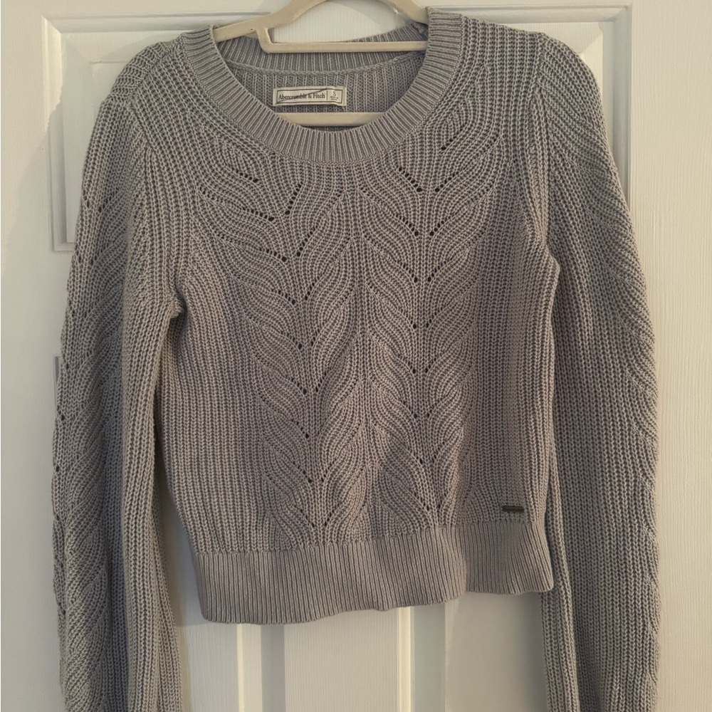 Abercrombie & Fitch Light Gray Crew Neck Sweater
